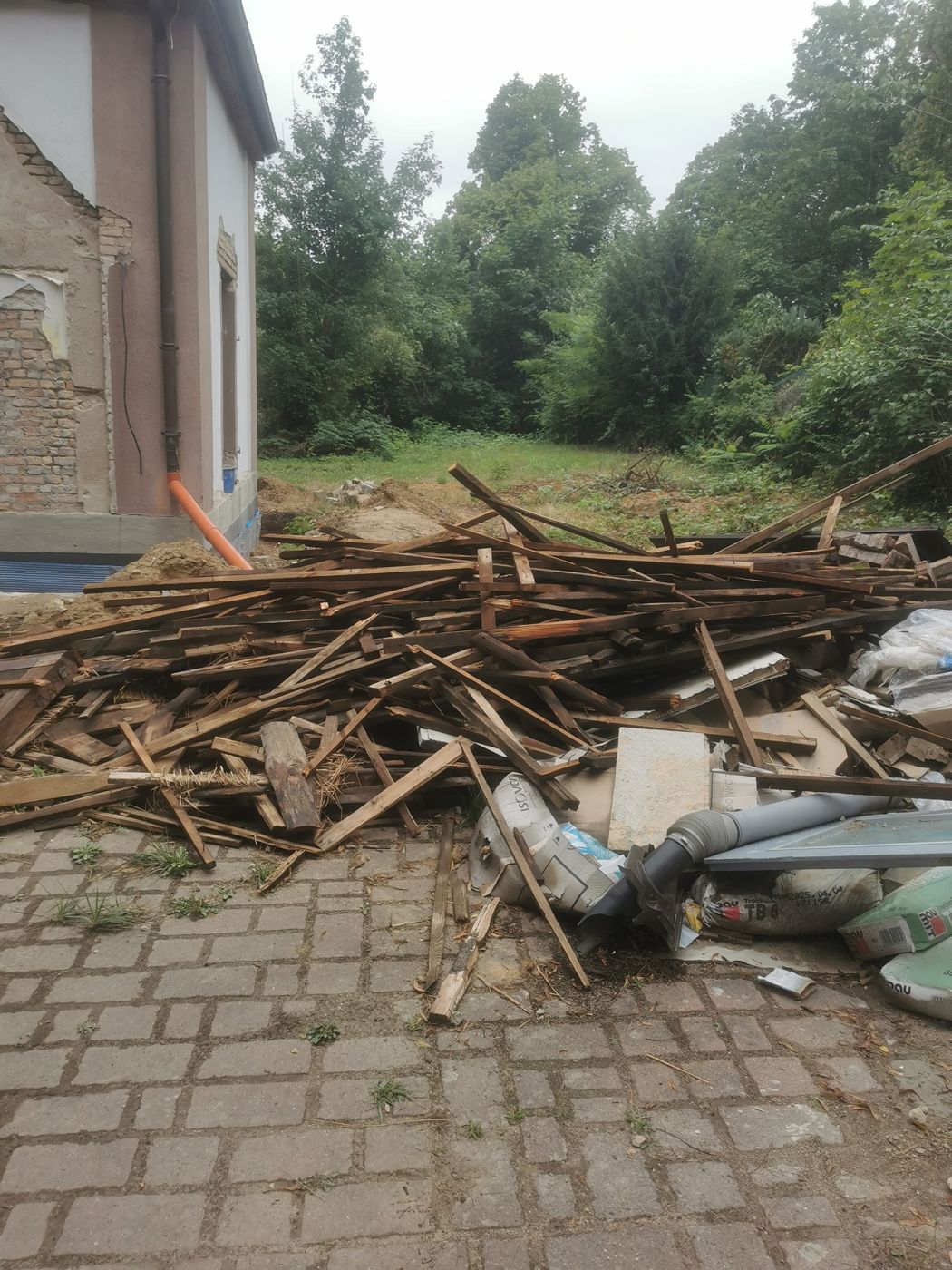 Rückbauarbeiten bei Sanierung in Berlin-Kladow