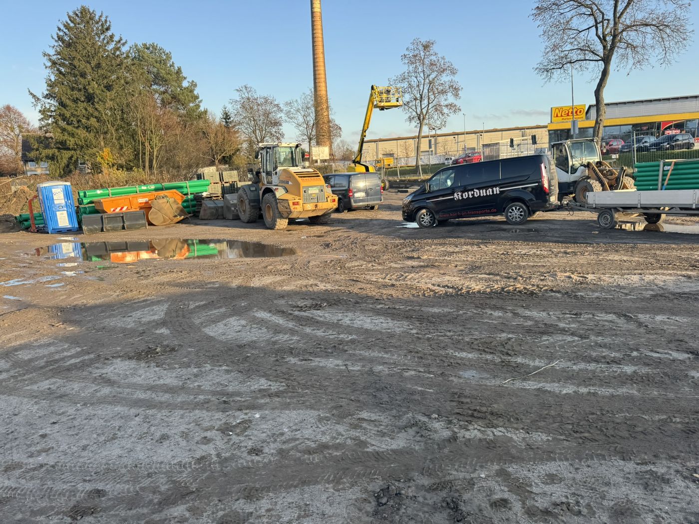 Erdarbeiten mit Kran Penny-Markt Biesenthal