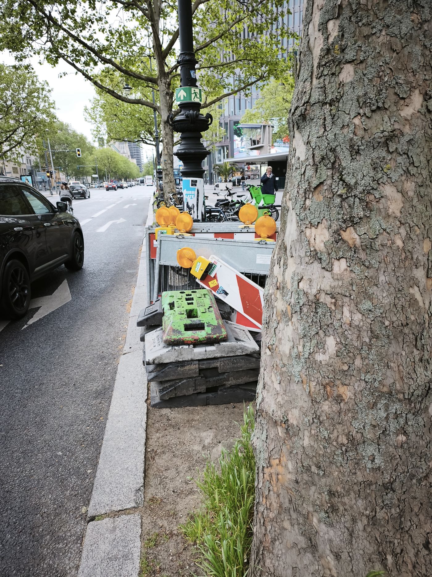 Verkehrssicherung an der Baustelle am Kurfürstendamm